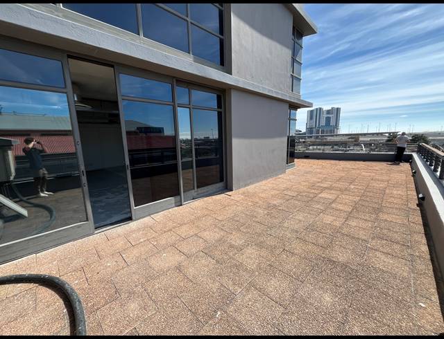 121M² OFFICE TO LET IN WOODSTOCK